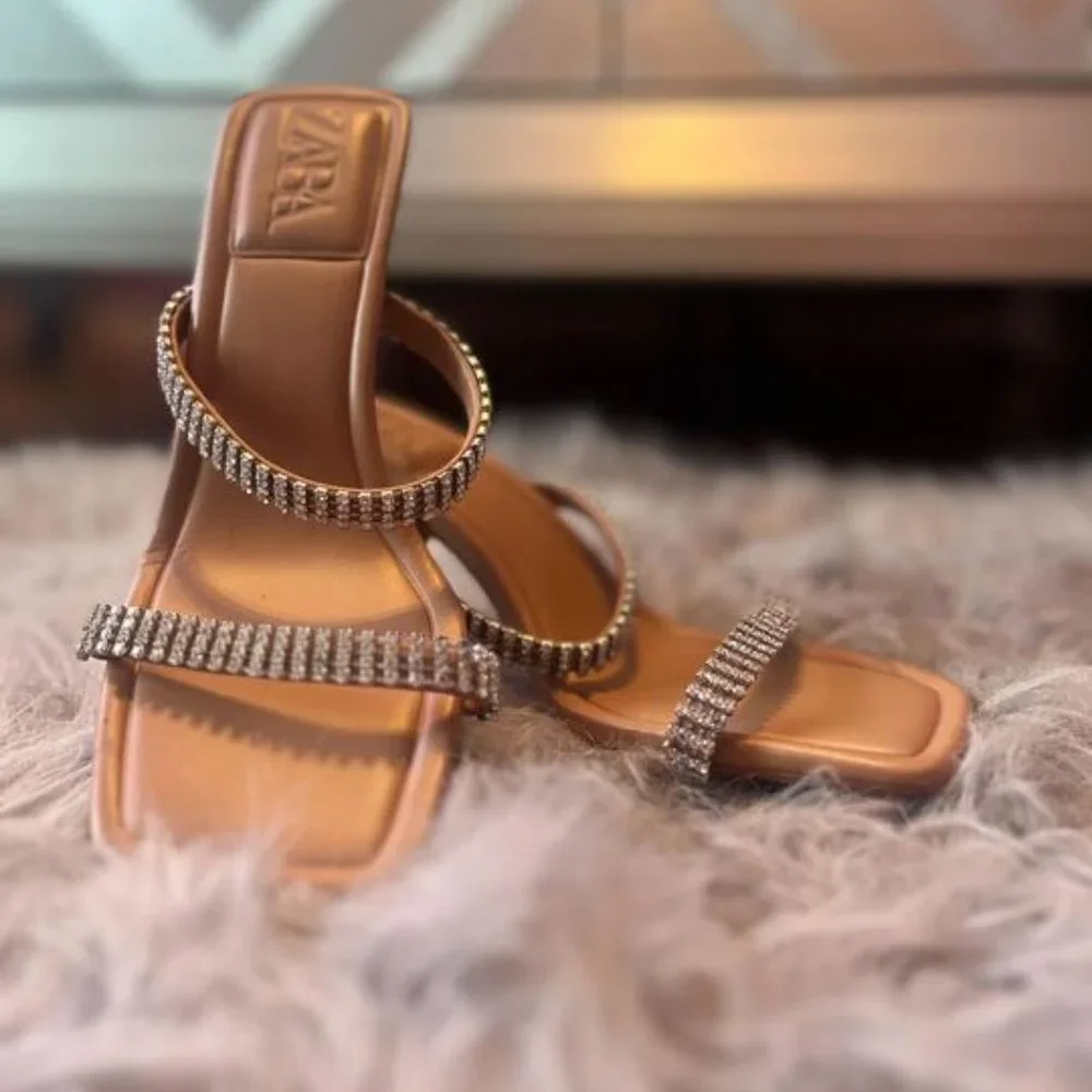 Zara Rhinstone - Picture 2 of 2